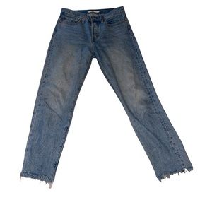 medium wash wedgie levi 501s 💙